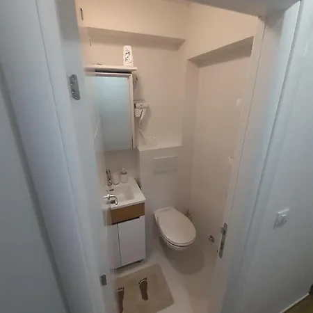 Vlyche Free Parking *