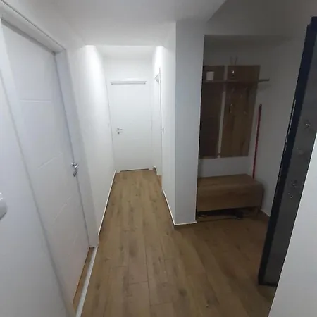 Vlyche Free Parking * Ni