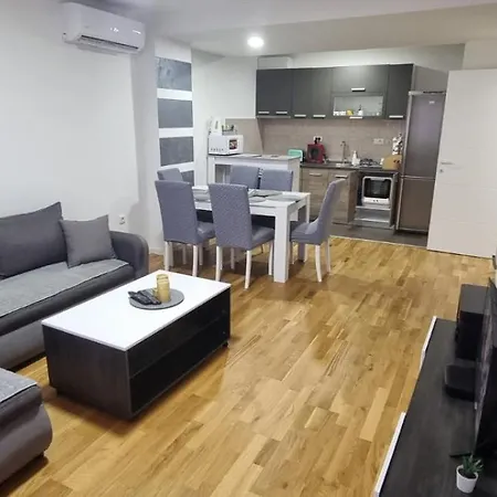 Vlyche Free Parking *