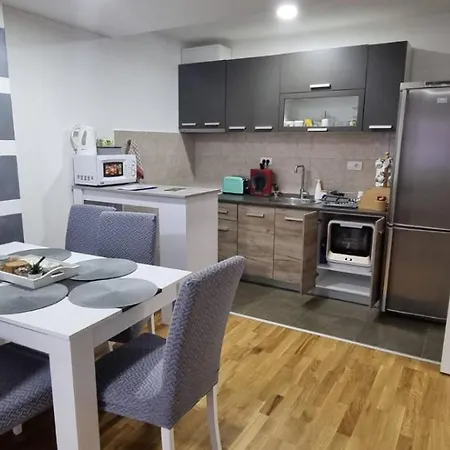 Vlyche Free Parking *