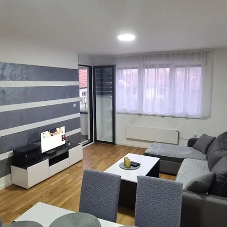 Vlyche Free Parking Apartment