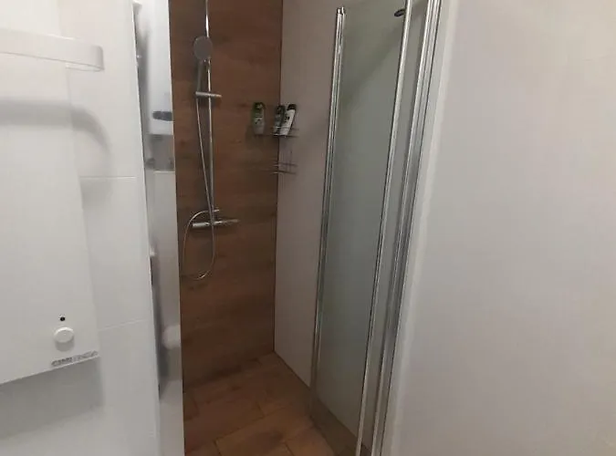 Vlyche Free Parking شقة