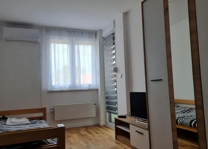 Vlyche Free Parking * Ni