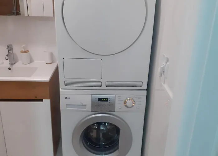 Vlyche Free Parking شقة