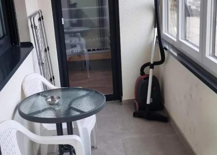 Vlyche Free Parking Ni