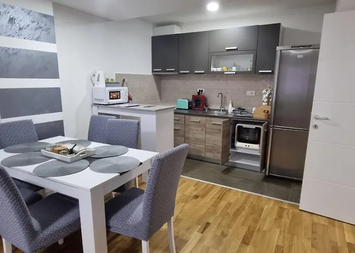 Vlyche Free Parking *